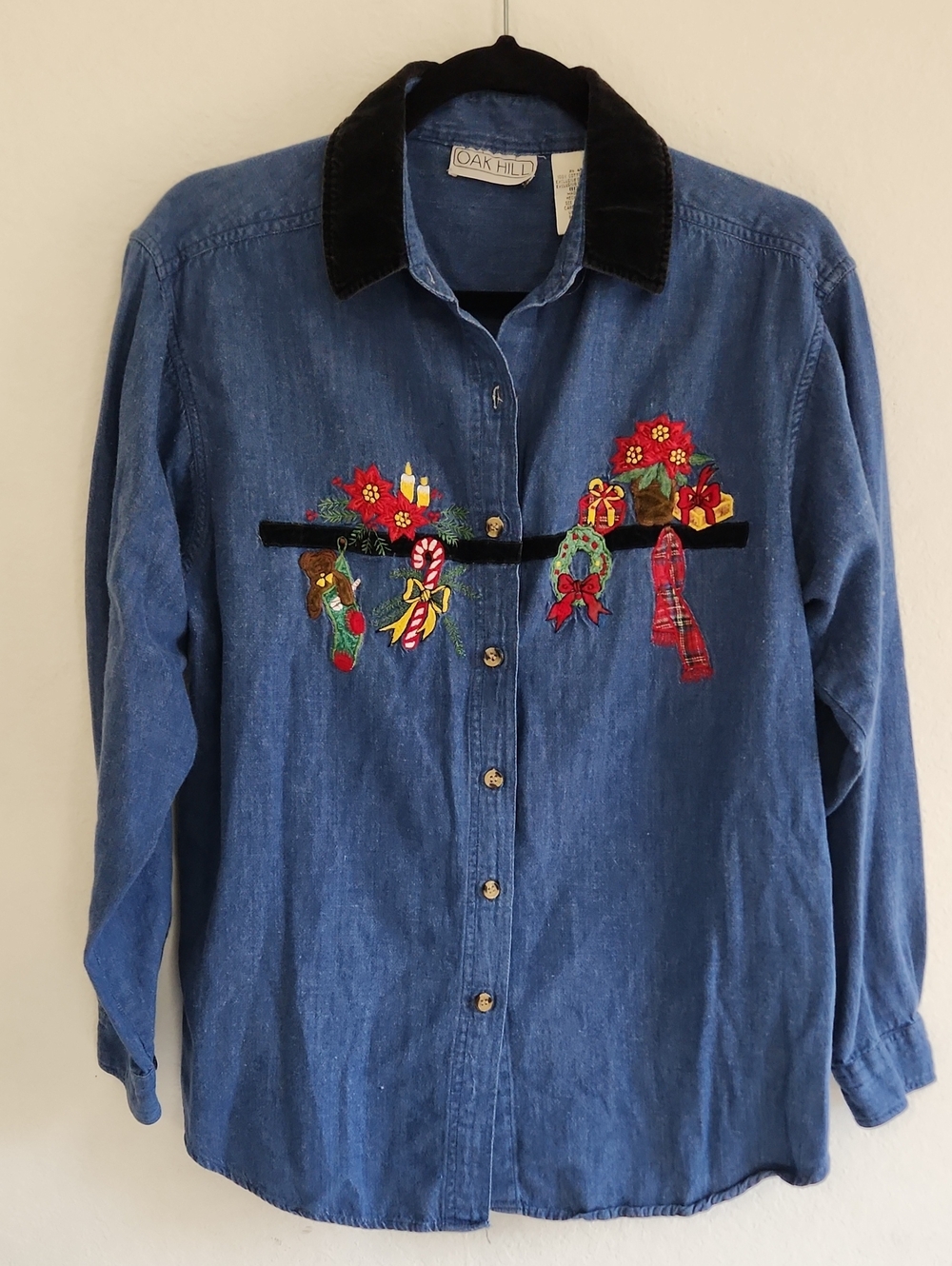 Vintage 90s Oak Hill Denim Christmas Embroidered Velvet Collar Shirt Size M